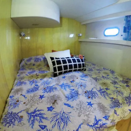 Yacht Botel *